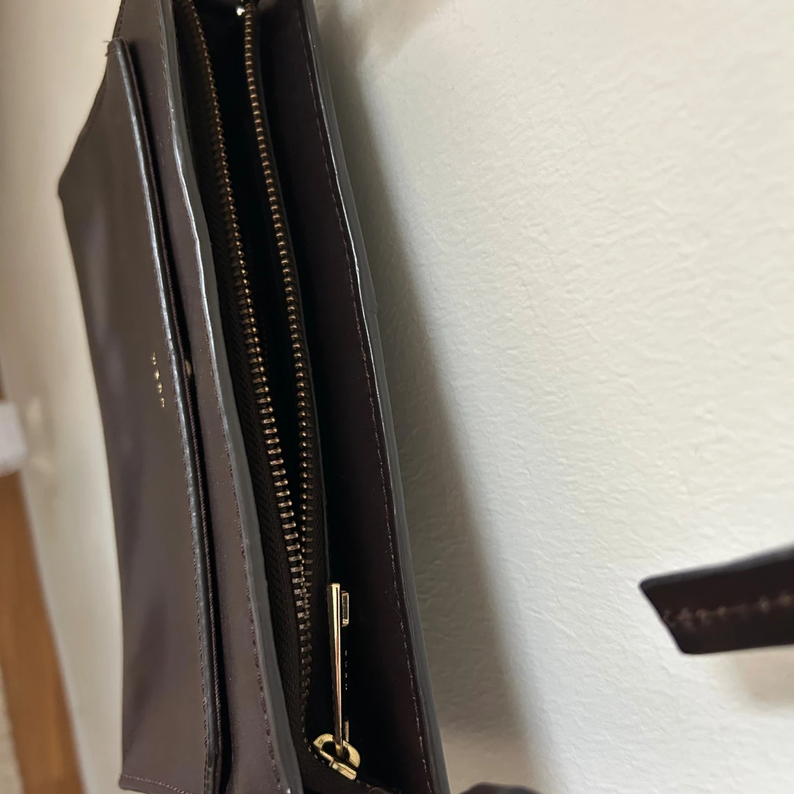 Mörkbrun axelväska från Wera - 4