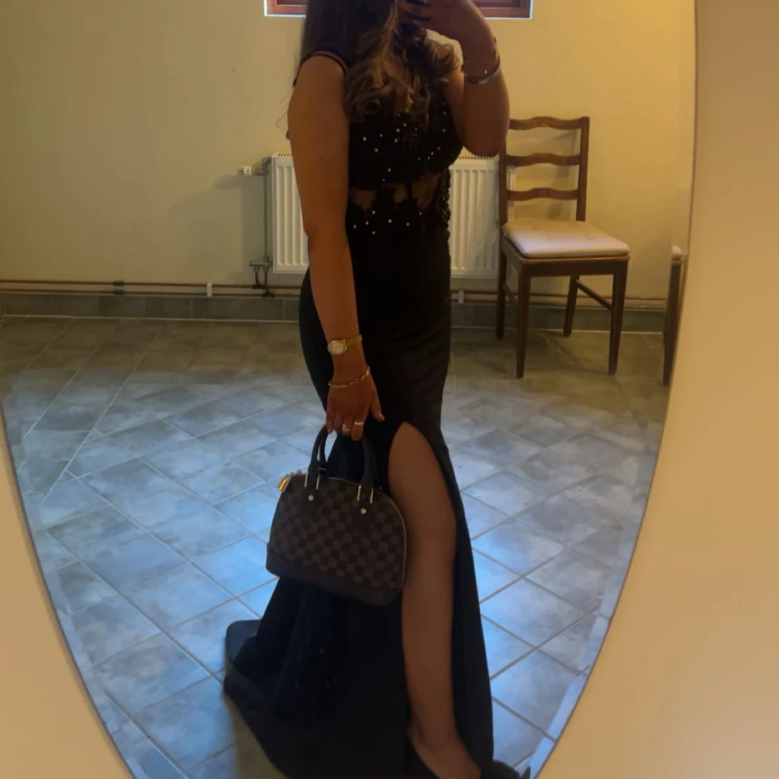 Svart långklänning med pärlbroderi - 4