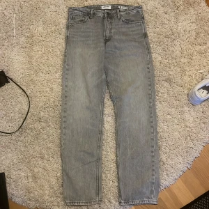 Gråa jeans från J&J - Likadana som de svarta på min profil så kika in där för att få mer info!