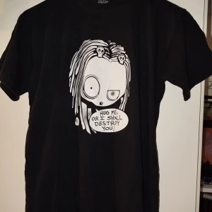 Lenore t-shirt - Fin t-shirt som verkligen är från back in the days. Tror den är köpt för sådär 15-20 år sen. Fortfarande superfint skick. Lenore som är med i Nemi serien, eller var det då iallafall. Stl S.