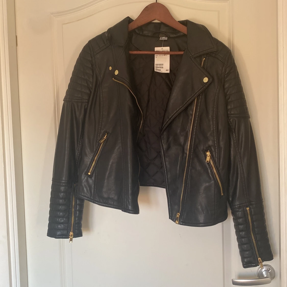 Svart skinnjacka från H&M, stl 40