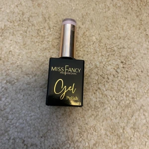 Ljuslila gellack - Gellack som är oanvänt!