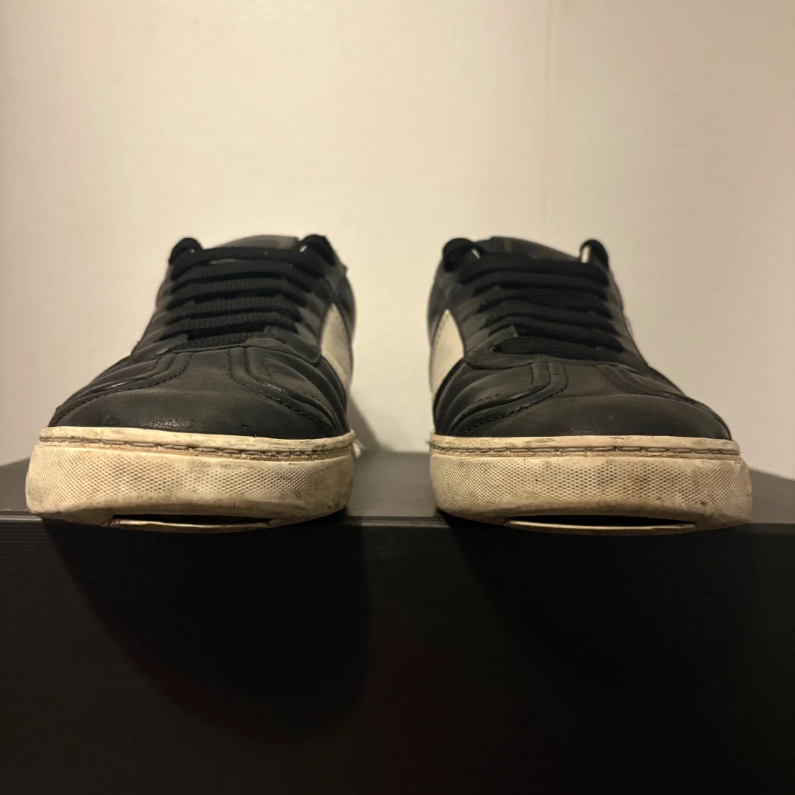 Valentino Garavani svartvita sneakers - 4