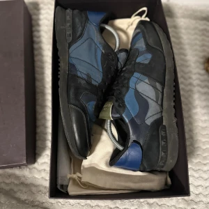 Valentino rockruners  extremt snygg färg  - Valentino rockruners Size 43 inget og medföljer men den perfekt vinterskon 