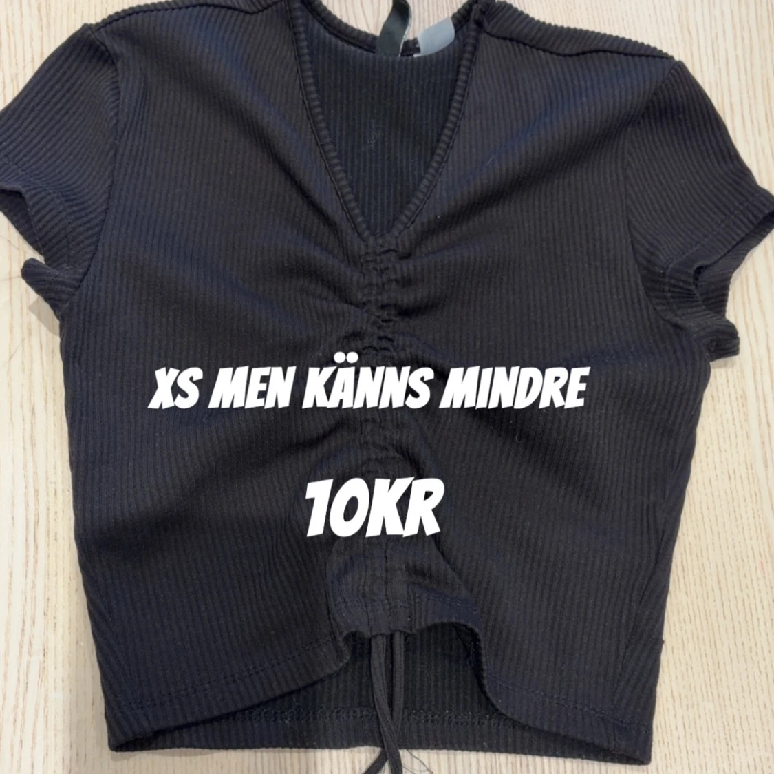 Svart ribbad croppad topp XS