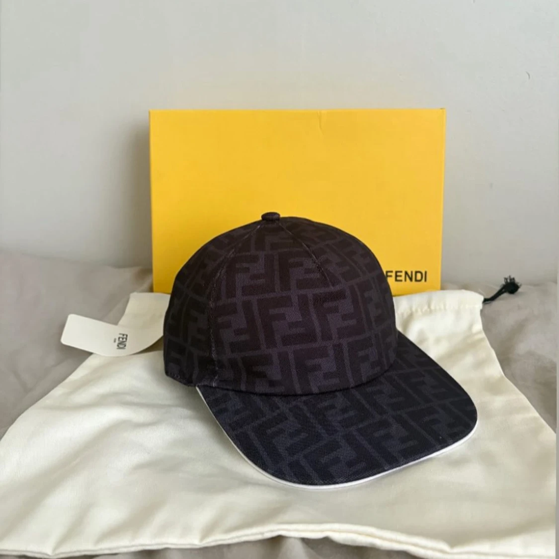 Svart Fendi keps med FF-mönster - 1