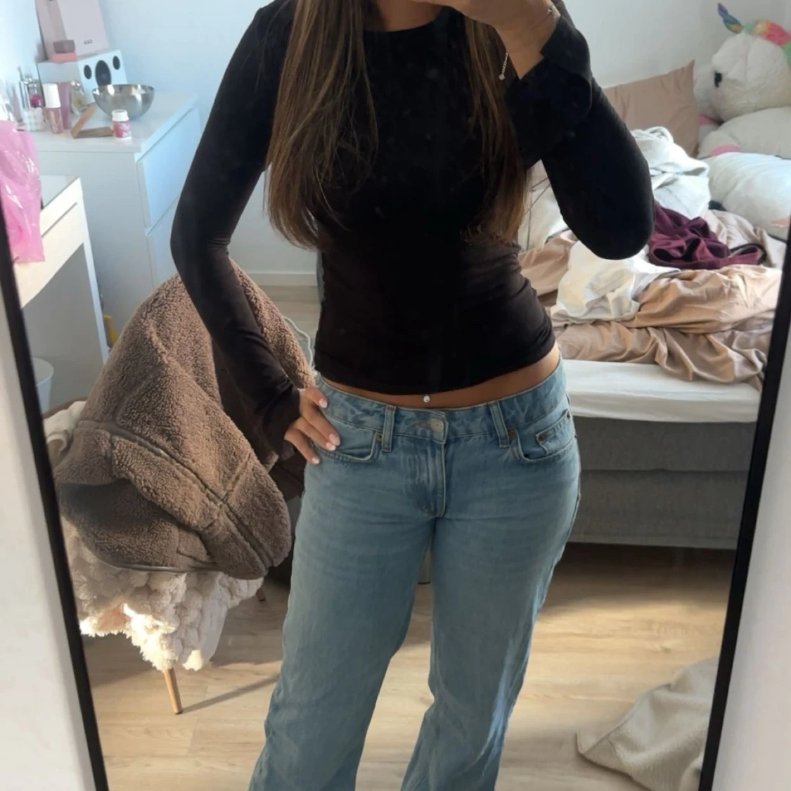 Ljusblå raka jeans med låg midja