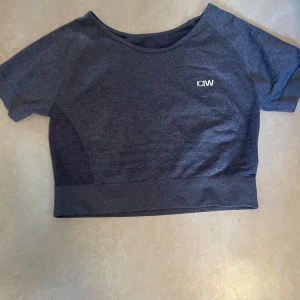 ICIW t-shirt  - En tränings T-shirt från ICIW I sista bilden är hur den är på🥰