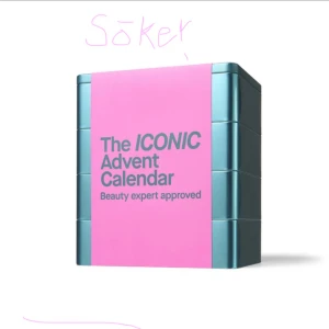 ‼️⚠️SÖKER ICONIC Adventskalender smink !!!!!! - Adventskalender från ICONIC med flera olika sminkprodukter. Kalendern har en snygg design i metallicblått och rosa. Innehåller troligen produkter som mascara, highlighter, läppglans och sminkborstar – perfekt för dig som vill testa nya favoriter.