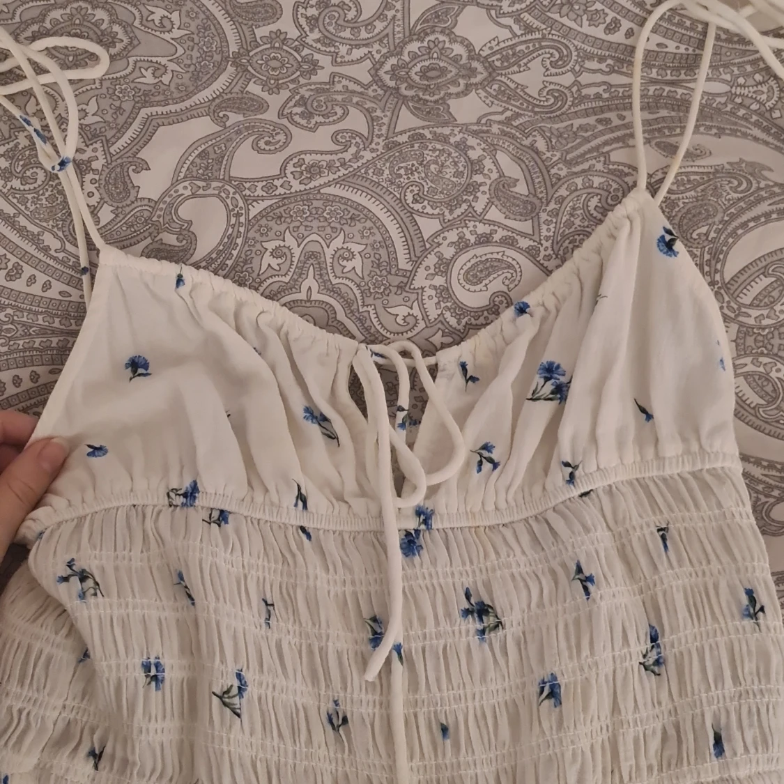 Vit blommig jumpsuit med knytband - 2