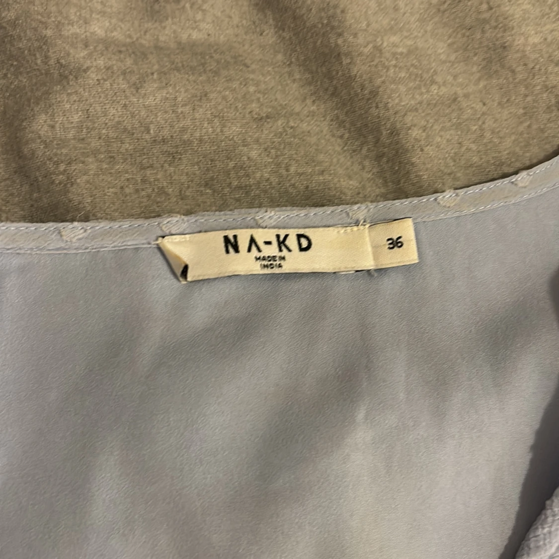 Ljusblå volangklänning från NA-KD - 2