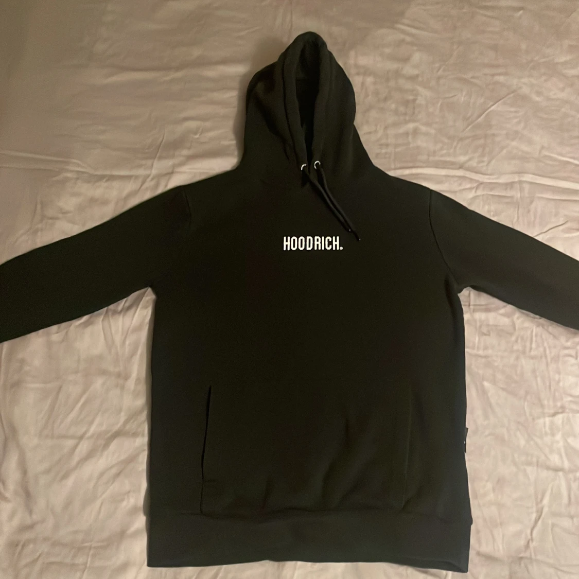 Svart hoodie från Hoodrich - 1