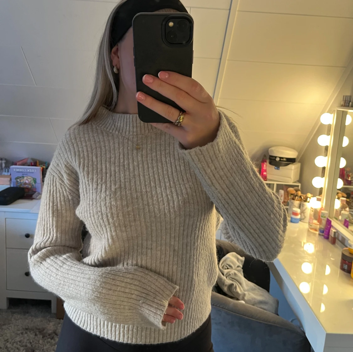 Beige ribbstickad tröja med lång ärm - 2