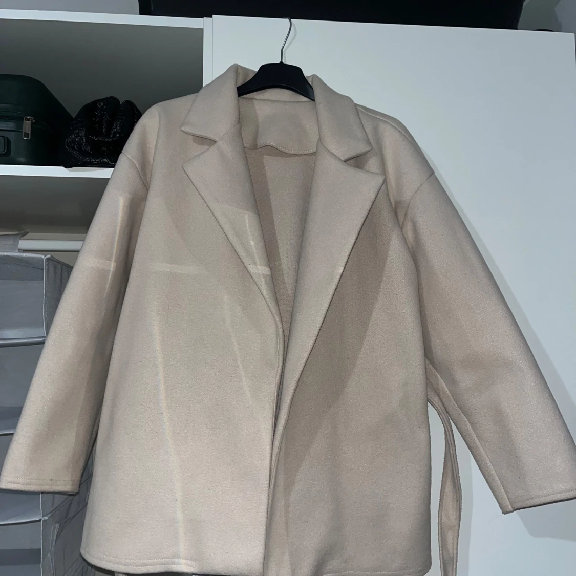 Beige kappa med bälte ( Kappa Matilda)  - 2