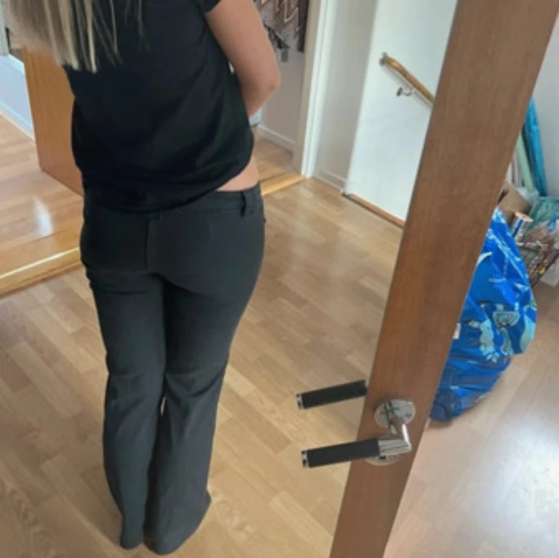 svarta bootcut jeans - 3