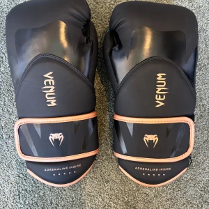 Venum boxning hanskar  - Snygga bra boxning handskar till träng pris kan diskutera🥊