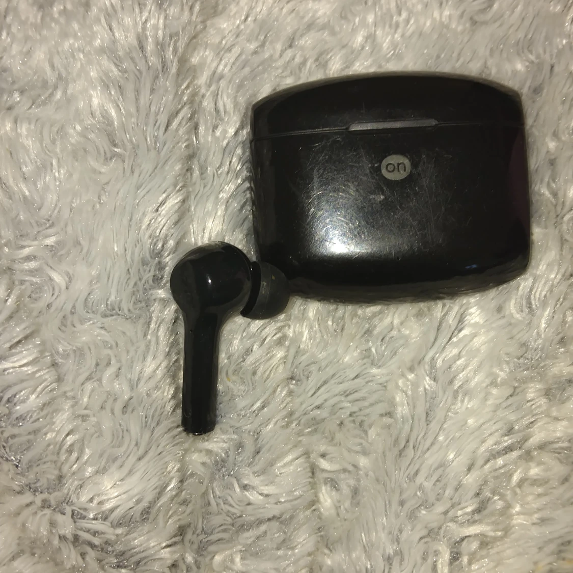 Trådlösa hörlurar i färgen svart - 2