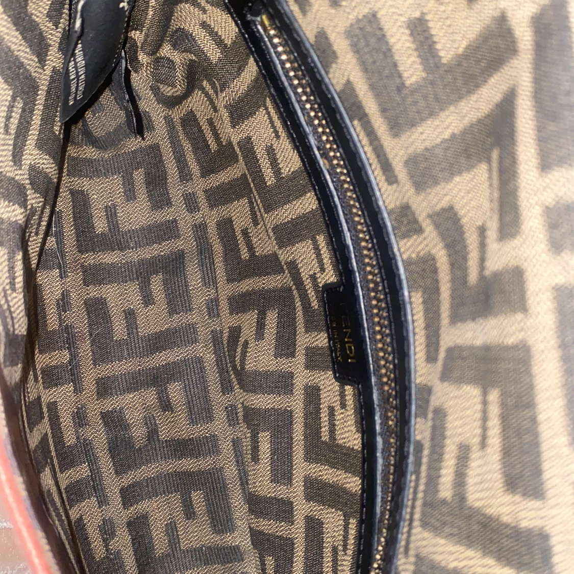 Fendi axelväska med avtagbar rem - 4