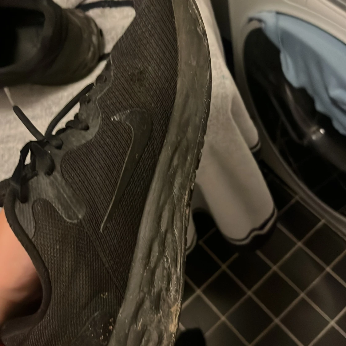 Svarta Nike sneakers med snörning