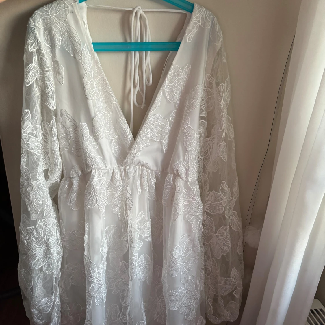 Vit spetsklänning från Gina Tricot - 2