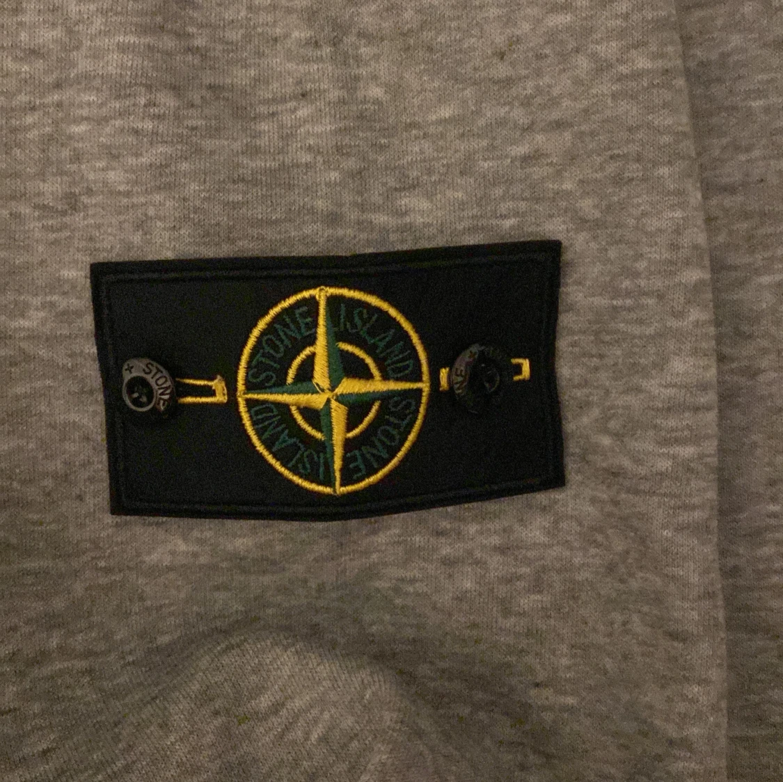 Grå hoodie från Stone Island - 4