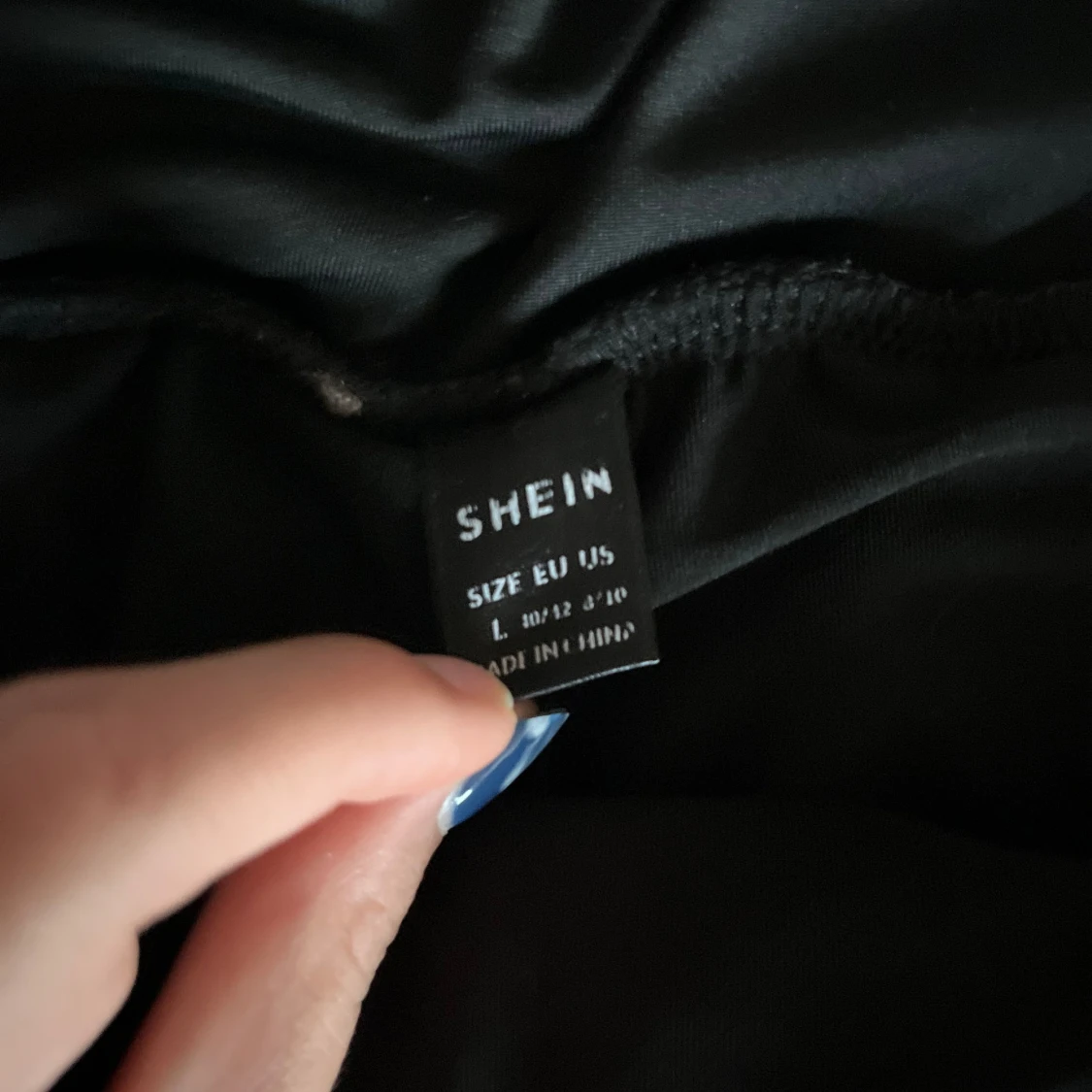 Svart minikjol med inbyggda shorts - 2