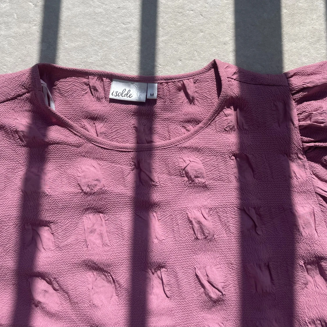 Lila blus med puffärm från Isolde - 2