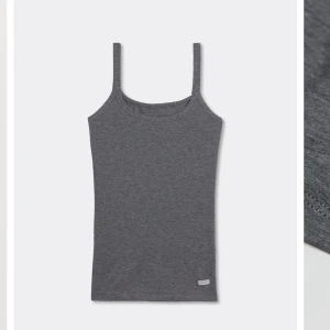 grått intimissimi linne - andvänd fåtal gånger. jätte fint sick bra i storlek S skriv för fler frågor💞