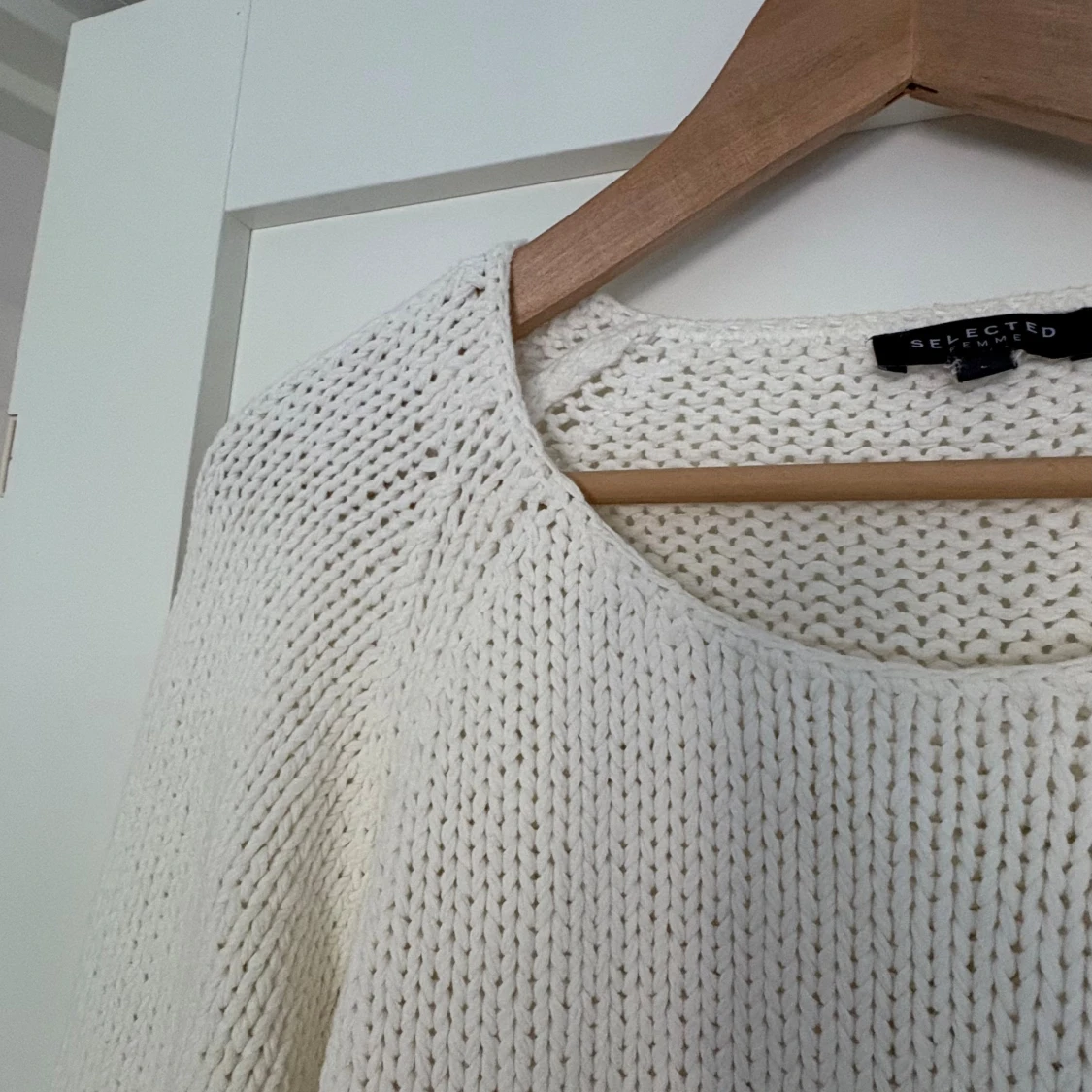 Vit stickad tröja från Selected Femme - 1
