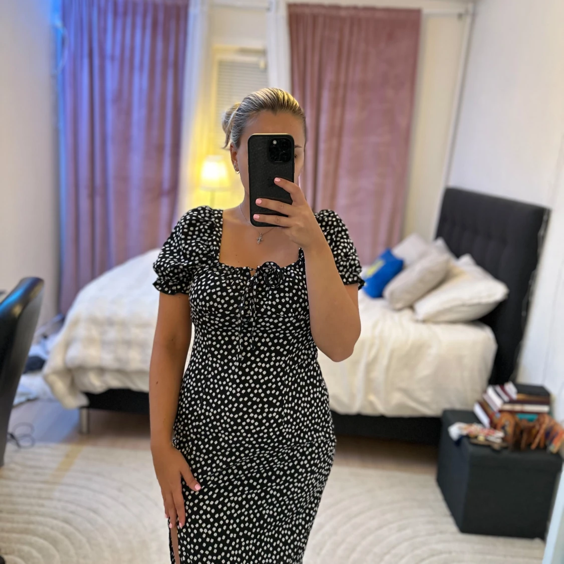 Svart blommig midiklänning från SHEIN - 1