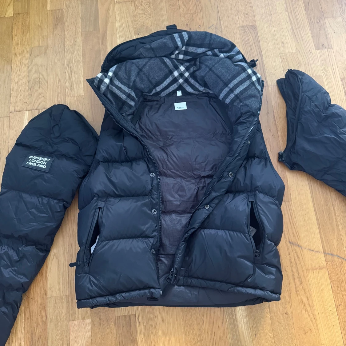 Svart pufferjacka från Burberry M