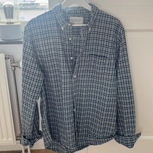 Ralph Lauren skjrota - Ralph Lauren skjorta från deras märke Denim & Supply, storlek L, ganska stor för mig som är 180 så TTS, skriv vid frågor!