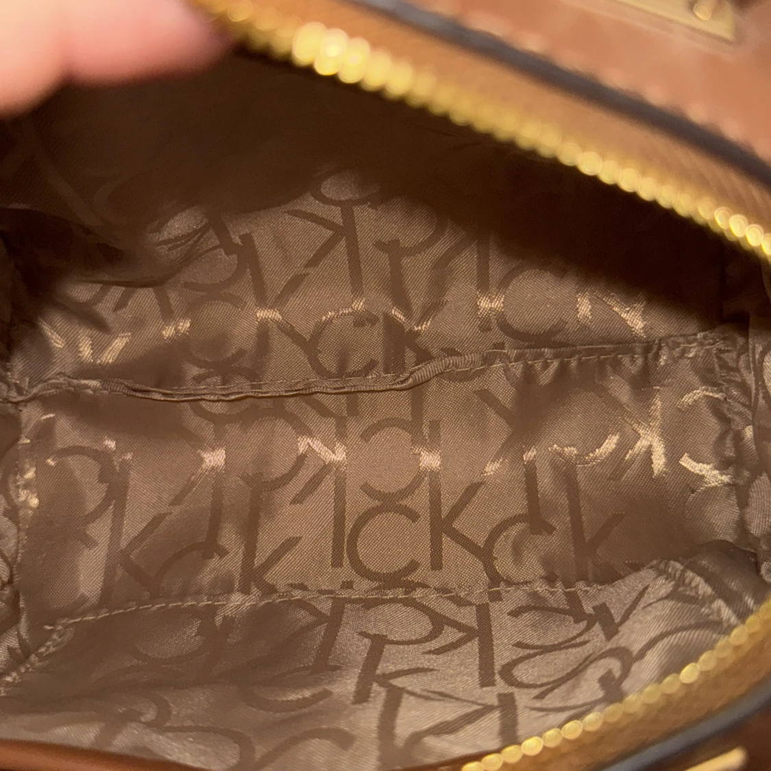 Calvin Klein brun och svart handväska - 2