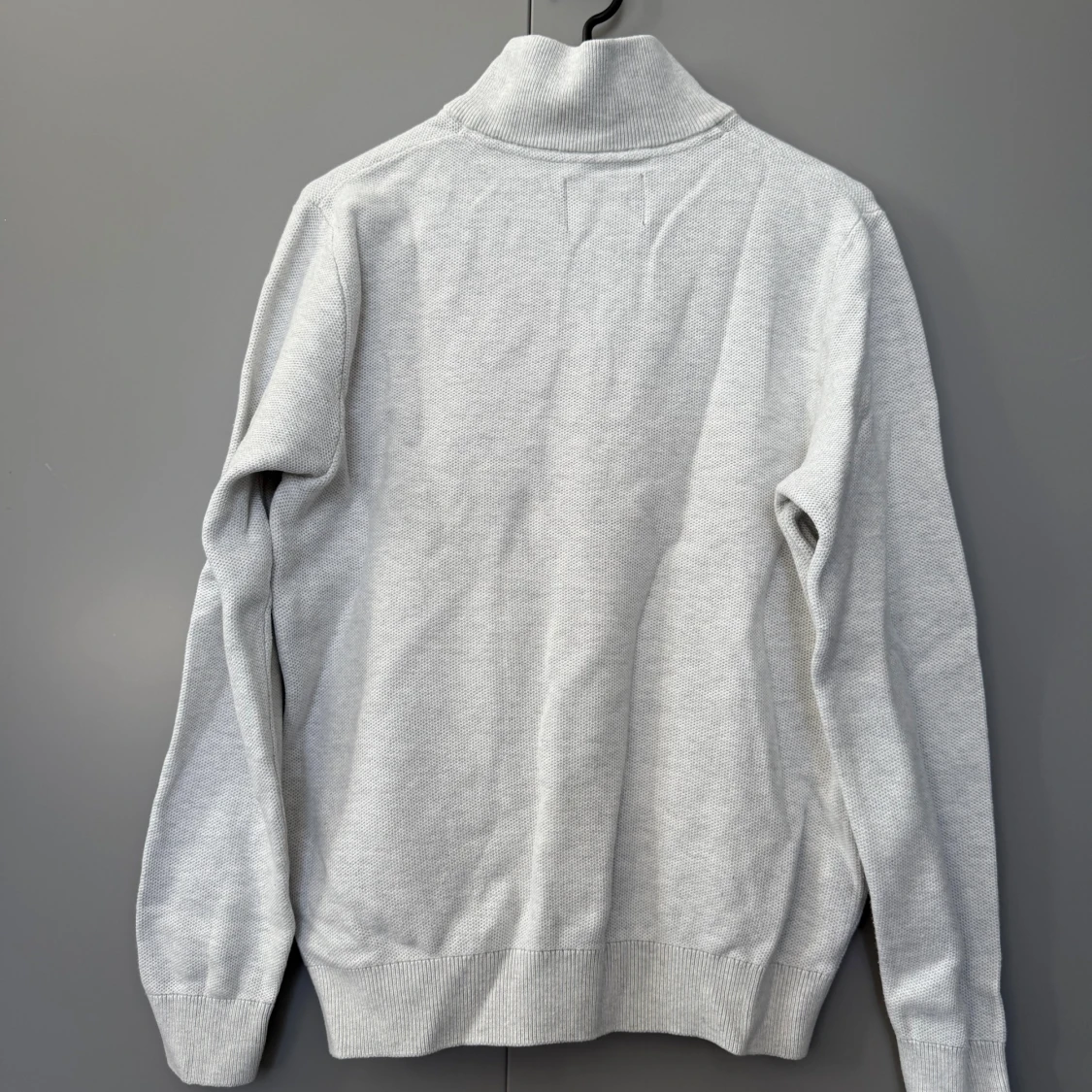 Ljusgrå stickad half zip från Bondelid - 2