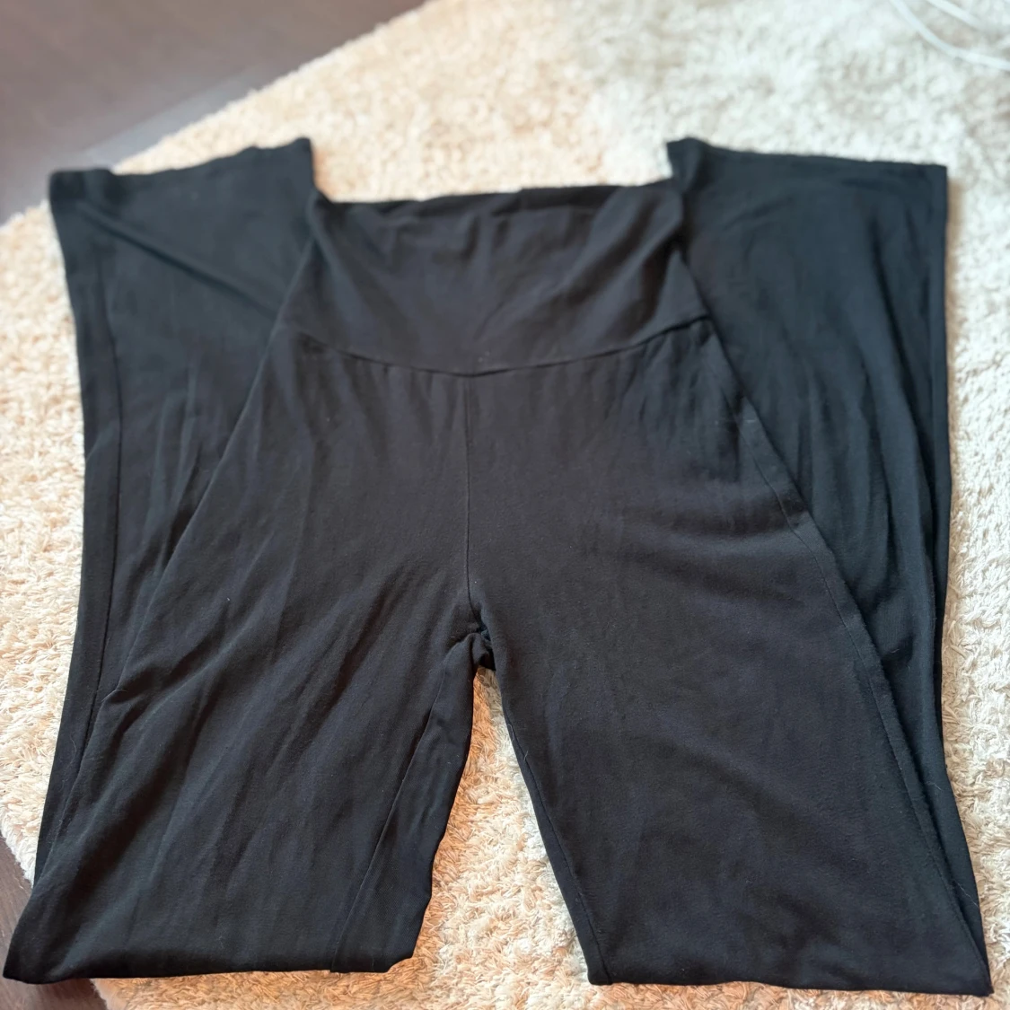 Soft touch folded trouser, Gina Tricot - 2