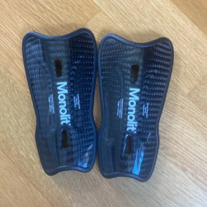 Monolit ben skyd  - Jag har badvädret dessa typ 10 gånger då jag har slutat på fotboll ja typ helt nya i carbon fiber