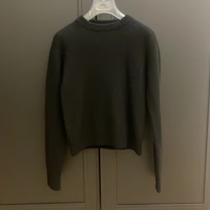 Svart stickad tröja från Zara - En svart stickad tröja från Zara 