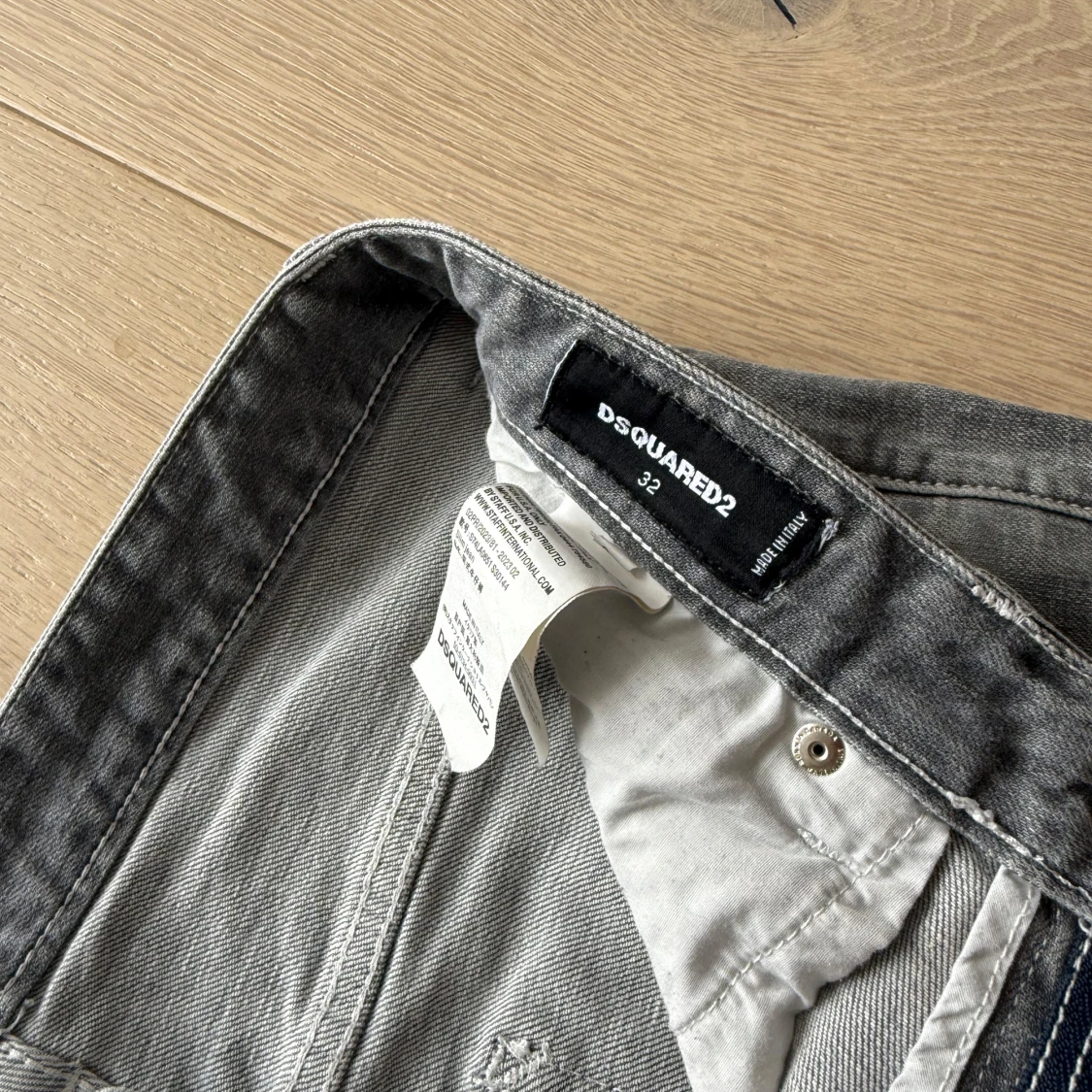 Grå slitna jeans från Dsquared2 - 2