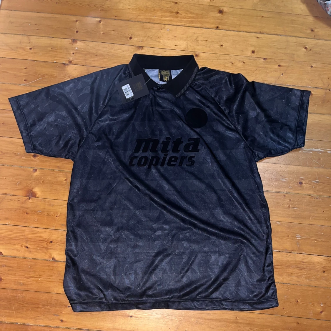 Aston Villa svart retro fotbollströja