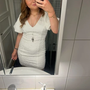 Student klänning - Studentklänning från Gina tricot i jätte bra skick 