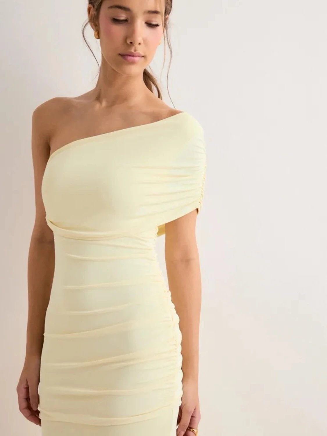 Ljusgul långklänning oneshoulder - 2