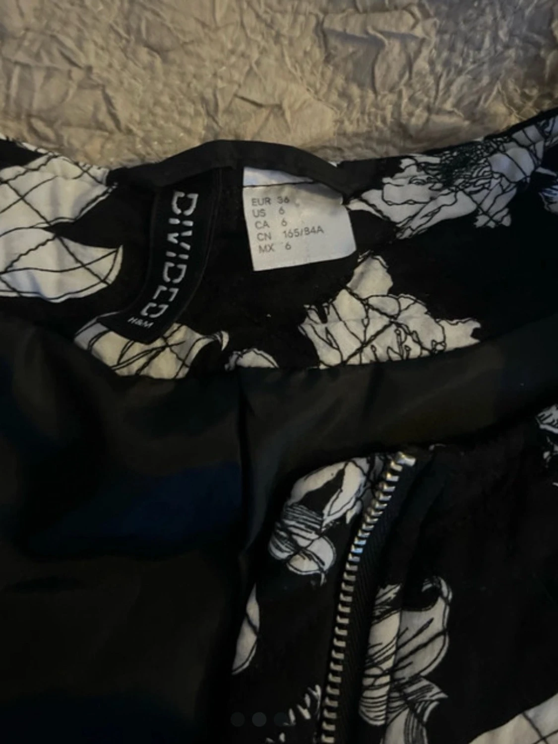 Svartvit blommig bomberjacka Divided - 1