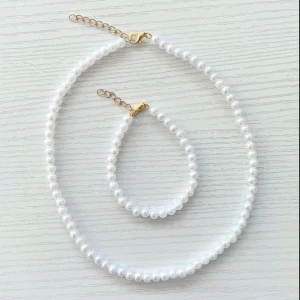 Vit Pärlaset - Handgjorda smyckes set 🌸🌸 Halsbanden är justerbara med förlägnings kedja och karbinhake, 