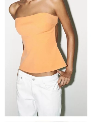 SÖKER DENNA TOPP FRÅN ZARA - Söker denna fina topp från Zara i stl M! Hör gärna av er om ni har en💕