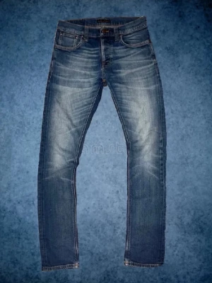 Nudie jeans  - Ett par slim fit nudie jeans i storlek W31 L34 Och modell Grim Tim. Inga som helst defekter finns på jeansen. Kontakta mig gärna om det finns frågor!