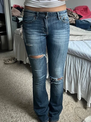Crocker jeans  - Lågmidjade jeans från crocker! Storlek 28/34 innerbenslängden är 85cm