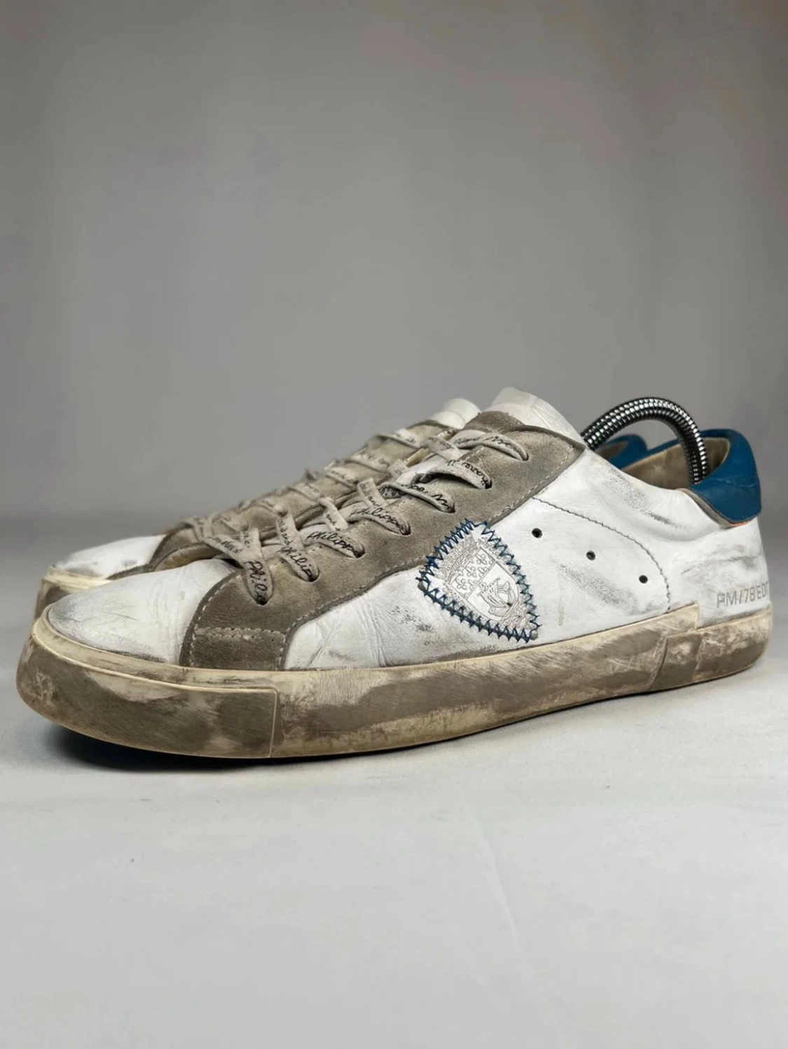 Philippe Model vita sneakers med blå detalj - 3