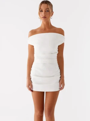 Vit kort klänning - Aldrig använd. 