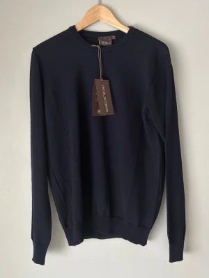 Mörkblå stickad tröja Oscar Jacobson - Mörkblå Oscar Jacobson tröja | Ny med prislapp | Nypis 1400kr | Ställ gärna frågor 🙌🏼
