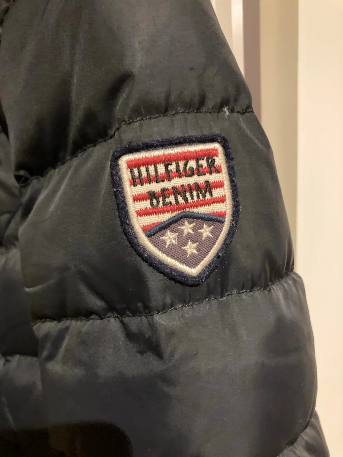 Svart pufferjacka från Hilfiger Denim - 1